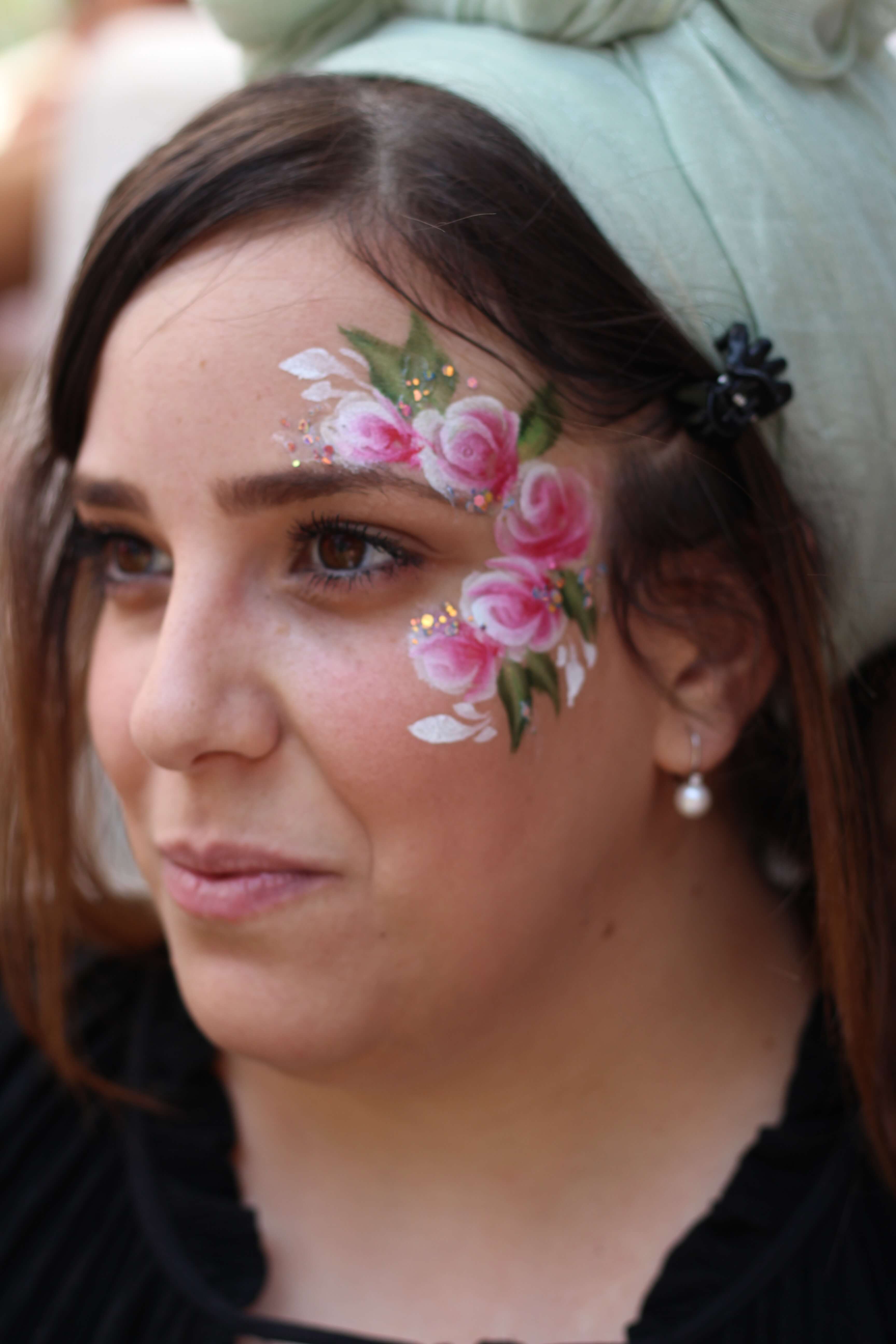 ציור פנים ורדים